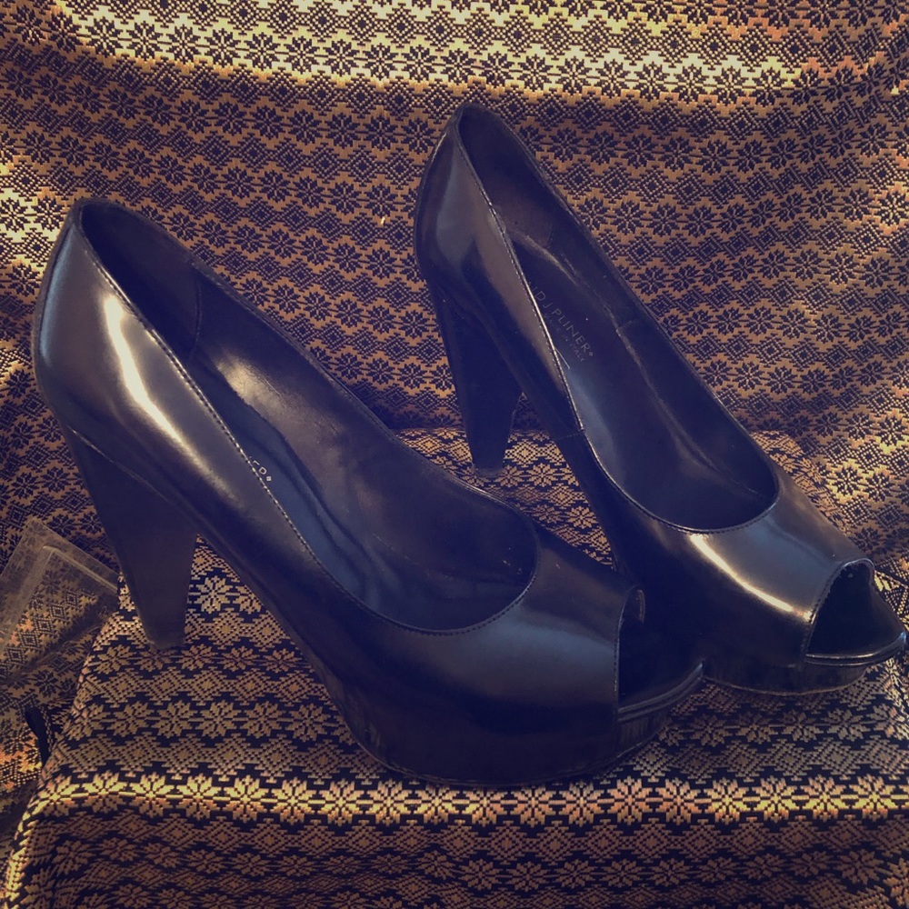 Black peep toe heel